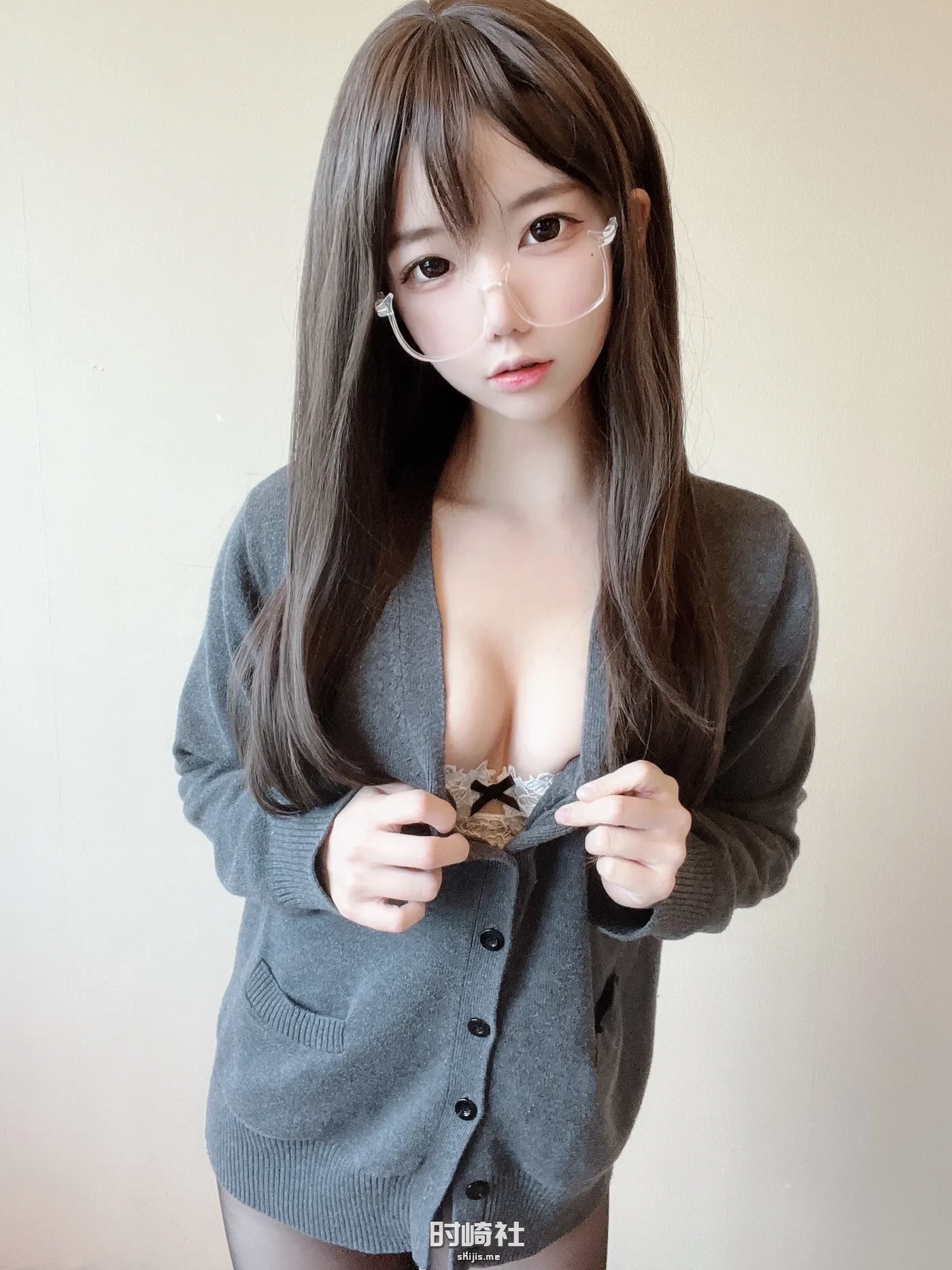 眼镜妹性感自拍写真作品莉犬酱-合集下载